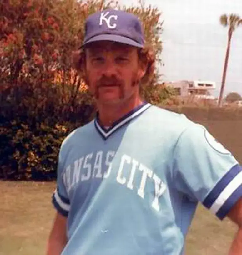 DENNIS LEONARD Kansas City Royals 1980 Away Majestic Throwback Baseball Jersey 
