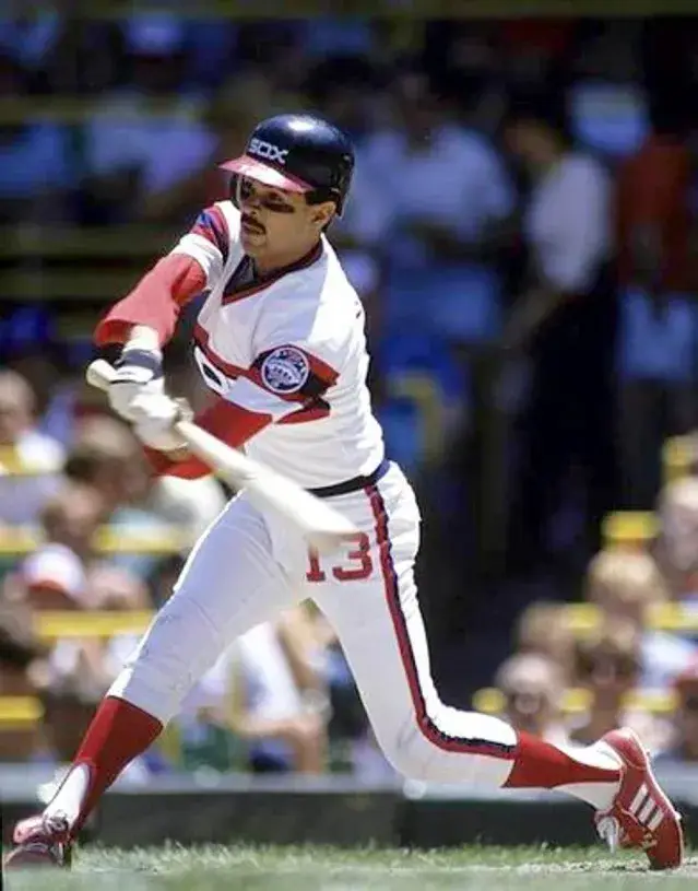 OZZIE GUILLEN Chicago White Sox 1985 Home Majestic Throwback Baseball Jersey 