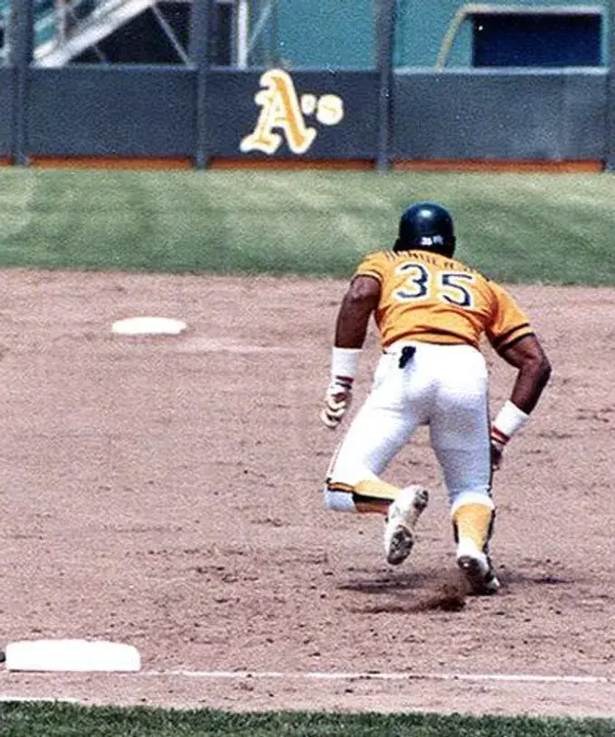 RICKEY HENDERSON Oakland Athletics 1984 Majestic Throwback Baseball Jersey 
