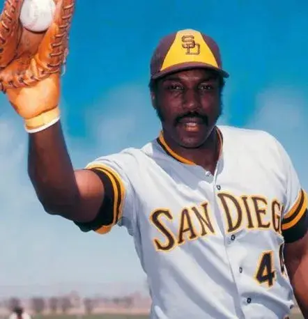 WILLIE McCOVEY San Diego Padres 1976 Away Majestic Baseball Throwback Jersey 