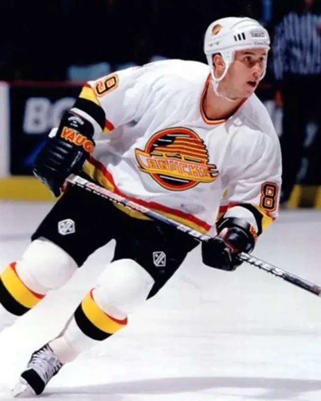 ALEXANDER MOGILNY Vancouver Canucks 1996 CCM Vintage Home NHL Hockey Jersey 