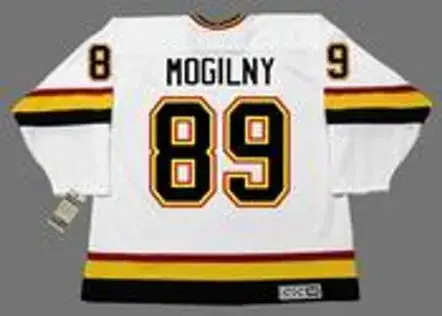 ALEXANDER MOGILNY Vancouver Canucks 1996 CCM Vintage Home NHL Hockey Jersey 