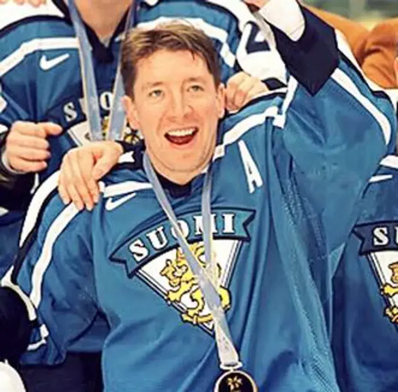 JARI KURRI 1998 Team Finland Nike Olympic Throwback Hockey Jersey 