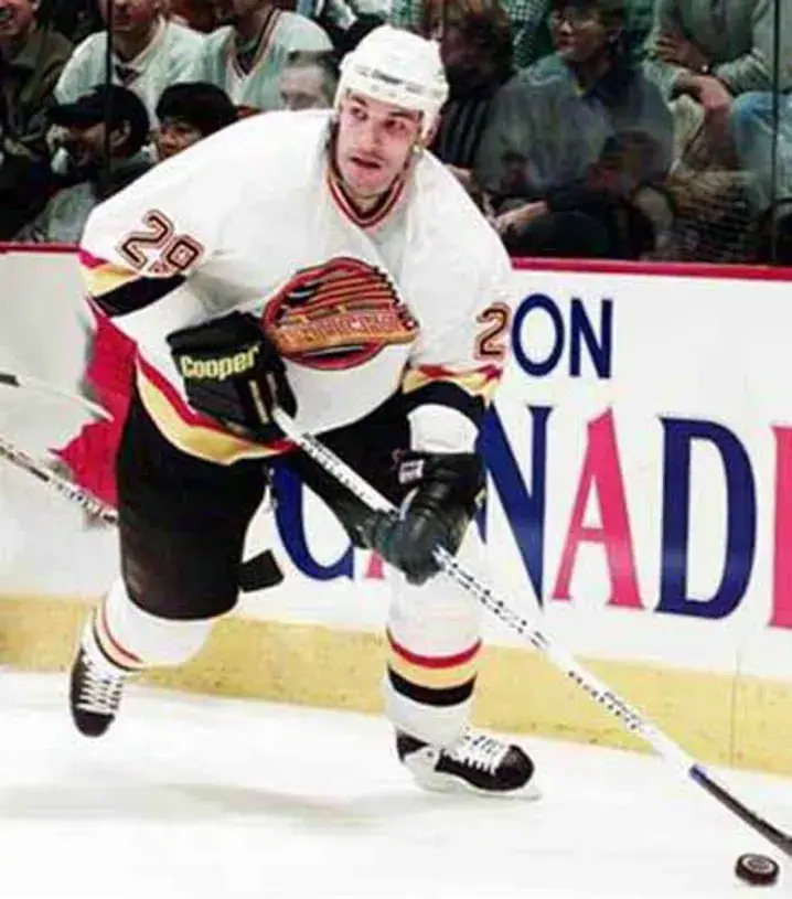 GINO ODJICK Vancouver Canucks 1994 CCM Vintage Home NHL Hockey Jersey 