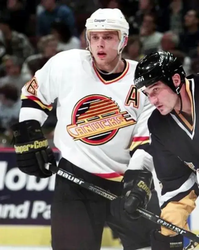 PAVEL BURE Vancouver Canucks 1996 CCM Vintage Home NHL Hockey Jersey 