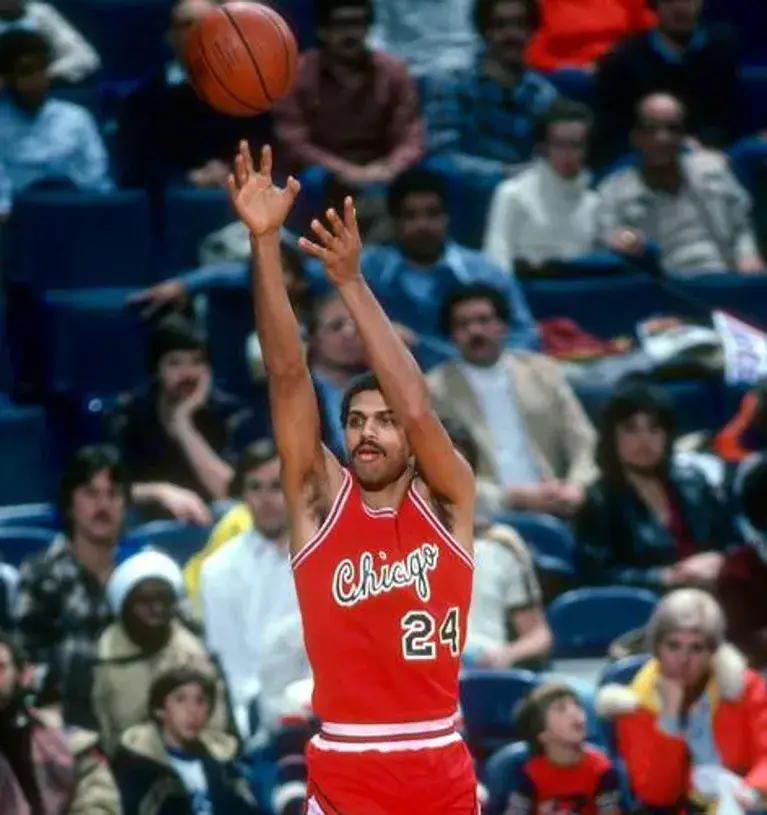 REGGIE THEUS Chicago Bulls 1980 Throwback NBA Basketball Jersey 