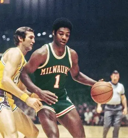 OSCAR ROBERTSON Milwaukee Bucks 1973 NBA Throwback Basketball Jersey 