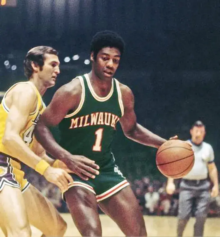 OSCAR ROBERTSON Milwaukee Bucks 1973 NBA Throwback Basketball Jersey 