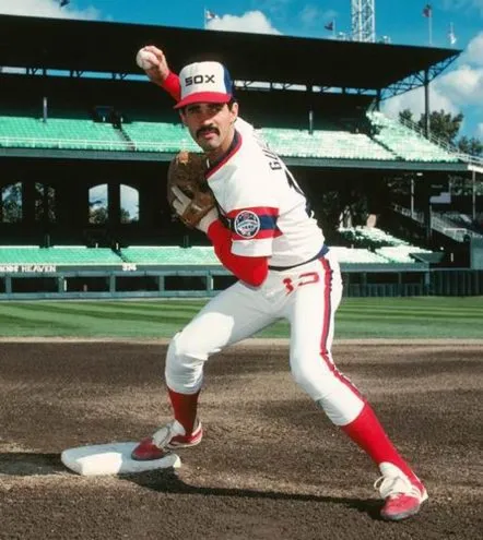 OZZIE GUILLEN Chicago White Sox 1985 Home Majestic Throwback Baseball Jersey 