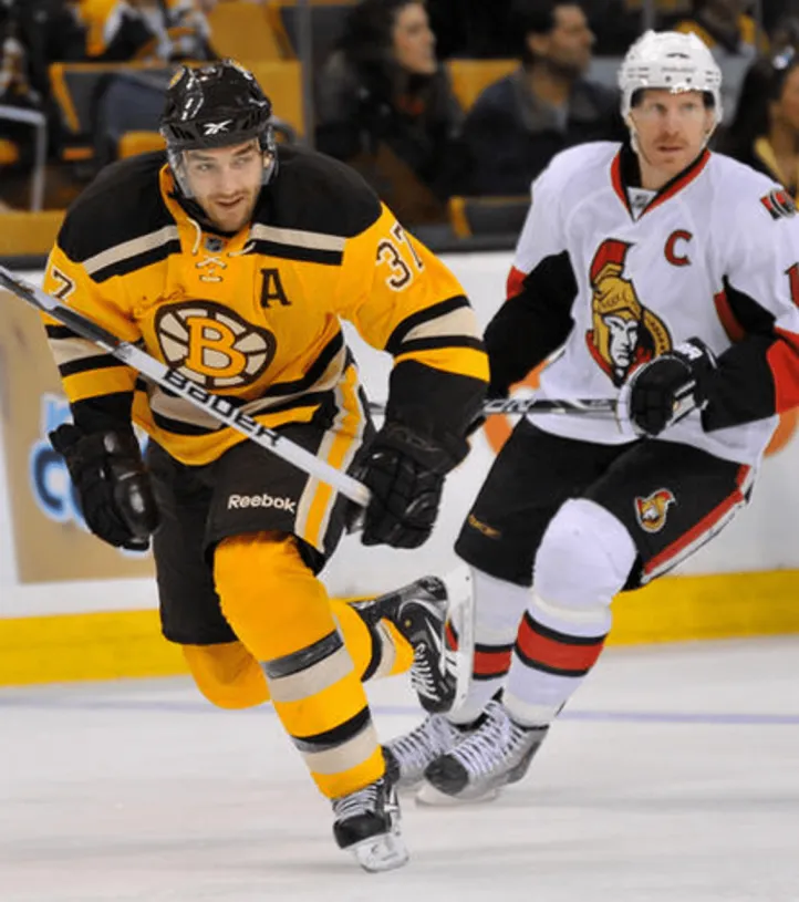 PATRICE BERGERON Boston Bruins 2010 CCM Vintage “Winter Classic” NHL Hockey Jersey 