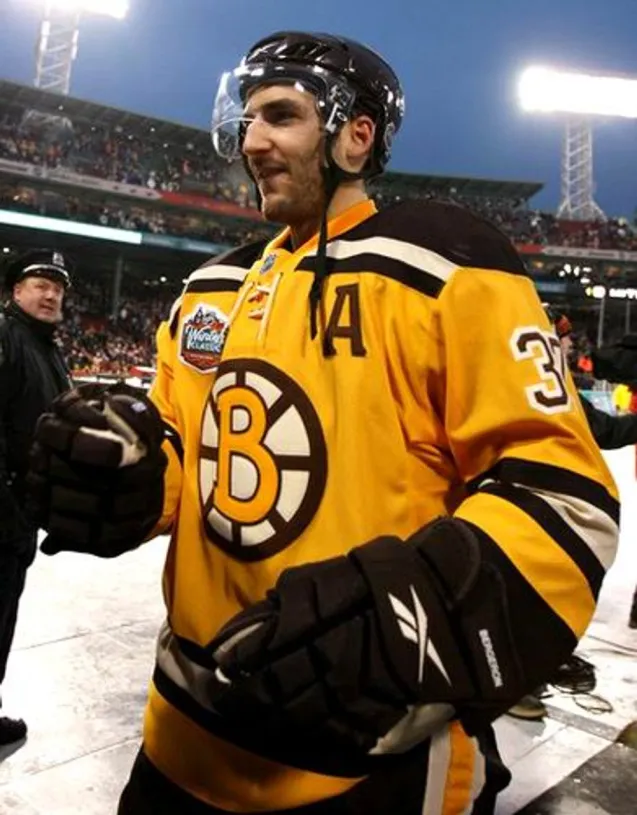 PATRICE BERGERON Boston Bruins 2010 CCM Vintage “Winter Classic” NHL Hockey Jersey 
