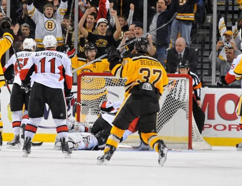 PATRICE BERGERON Boston Bruins 2010 CCM Vintage “Winter Classic” NHL Hockey Jersey 