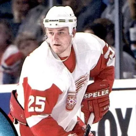 DARREN McCARTY Detroit Red Wings 2002 Home CCM Throwback Hockey Jersey 